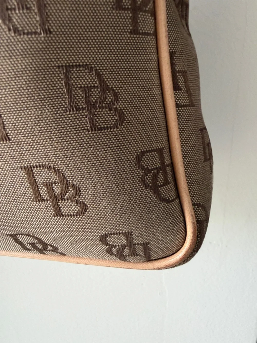 Vintage Made in ITALY Dooney & Bourke Beige Monogram Shoulder Bag - Picture 8 of 11